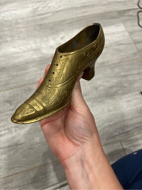 Decorative Brass High-Heel Shoe Figurine - Gold Accent